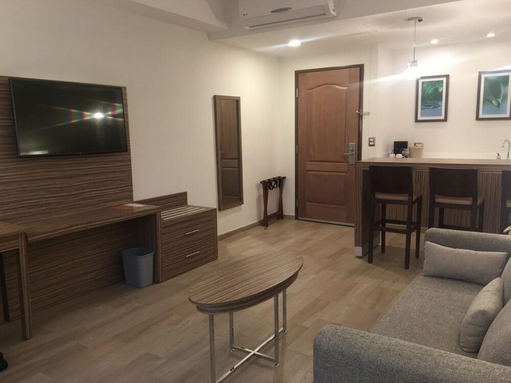Wyndham Garden Monterrey Valle Real المظهر الخارجي الصورة